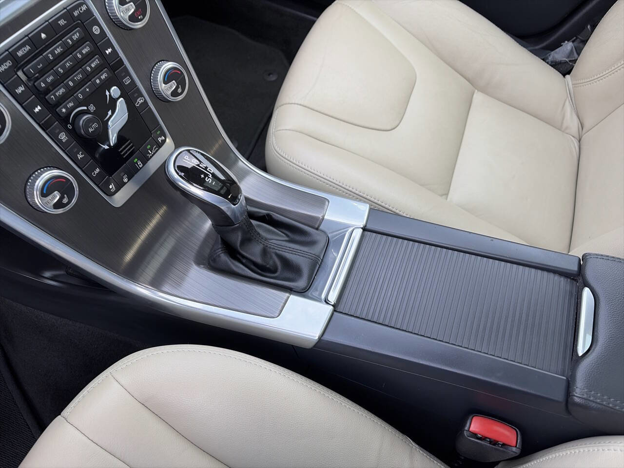 Used 2016 Volvo XC60 T5 Premier image 33