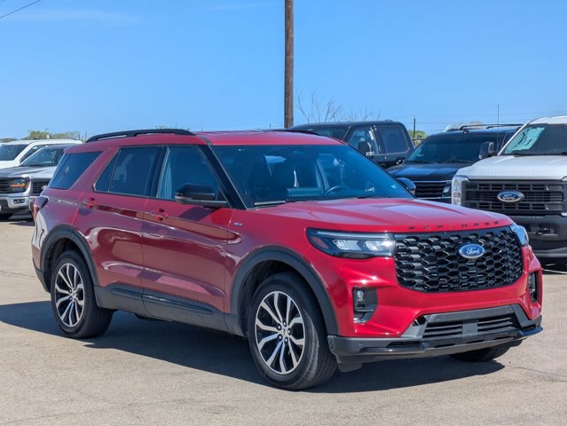 Used 2025 Ford Explorer ST-Line image 3