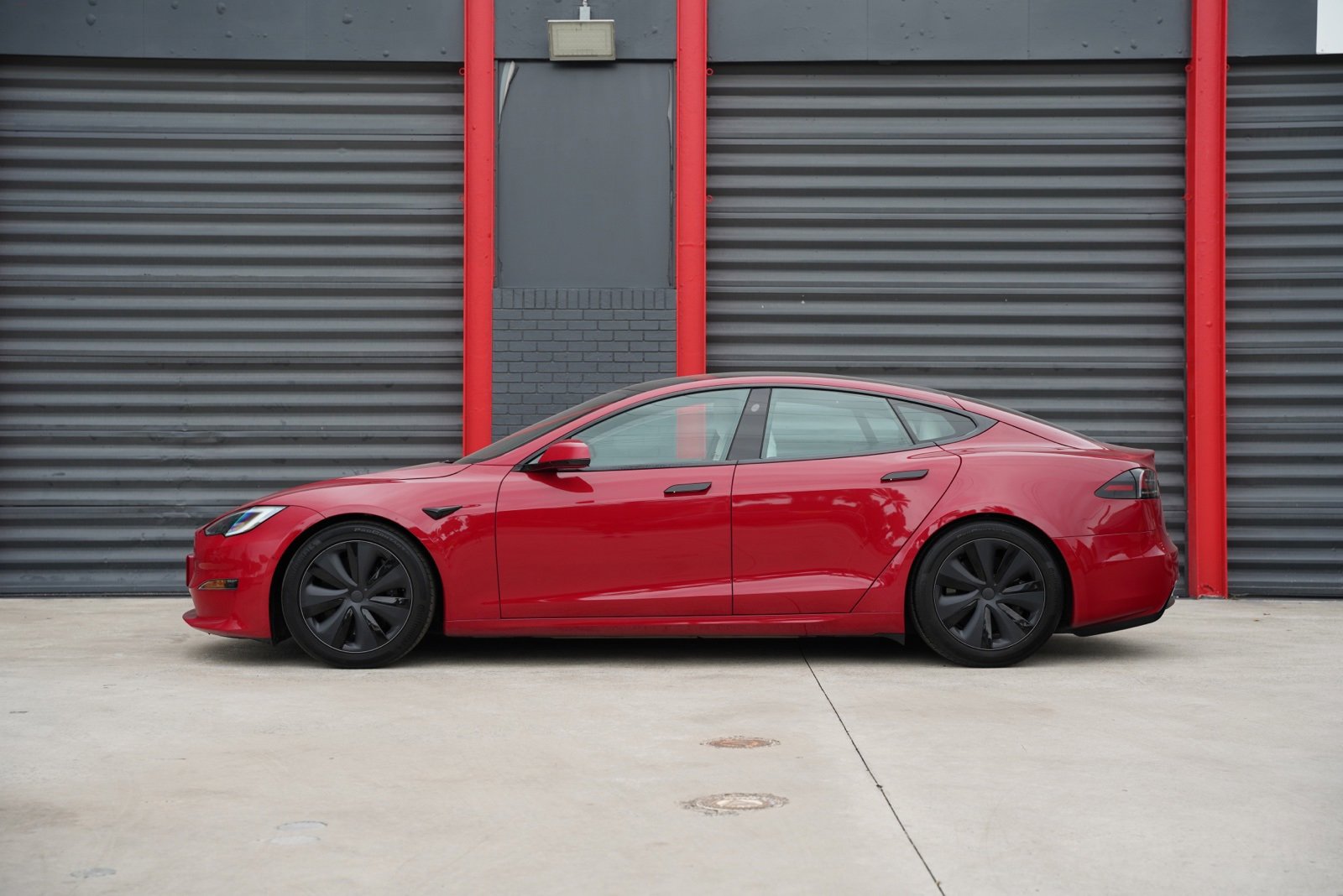 Used 2023 Tesla Model S Standard Range image 5