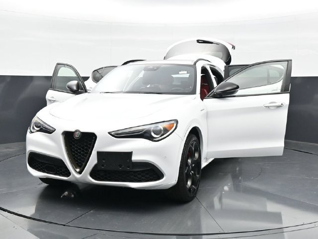 Used 2022 Alfa Romeo Stelvio Veloce AWD/4WD image 53