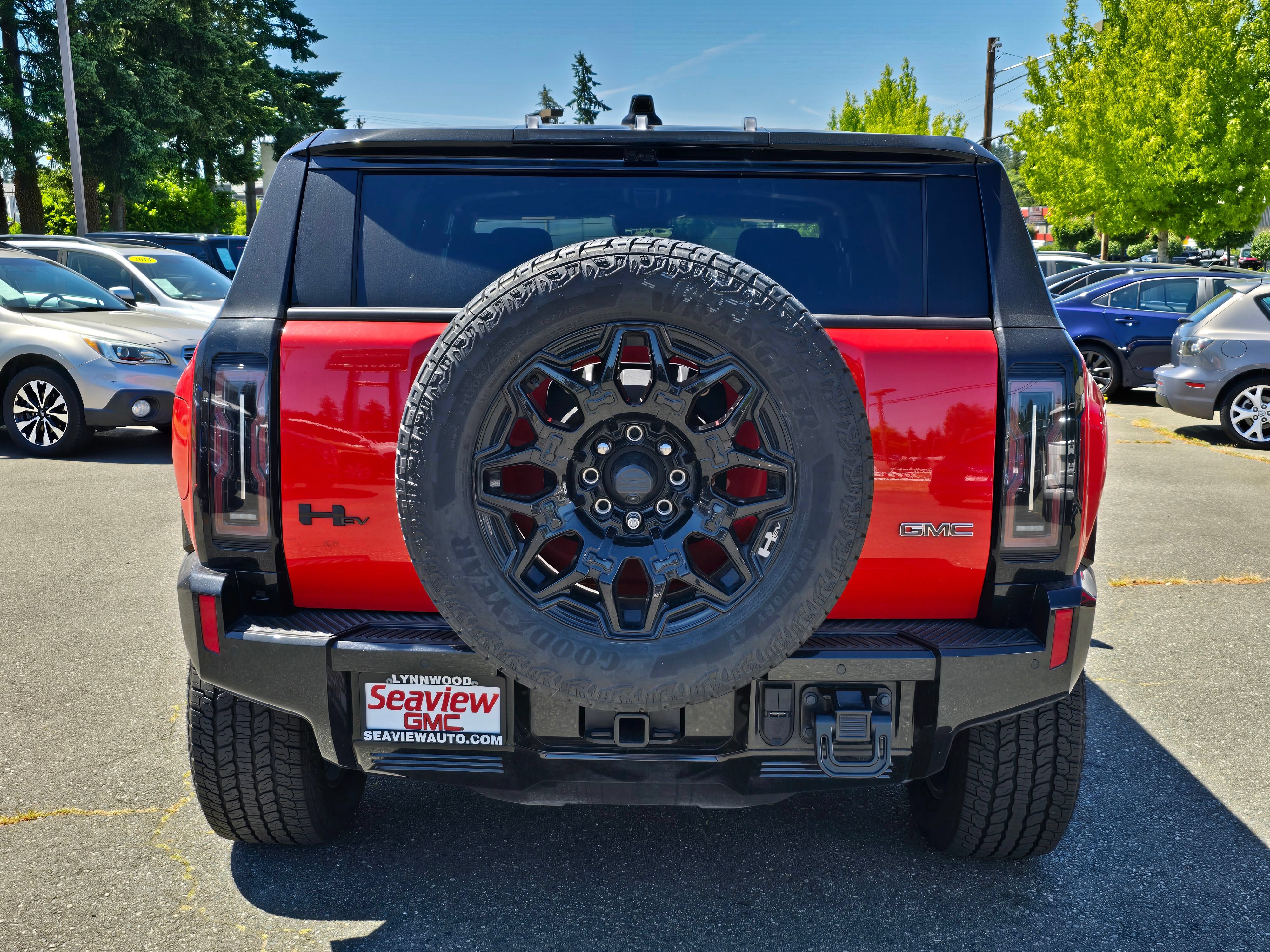 New 2026 GMC Hummer EV SUV w/ LPO, Dark Essentials Package AWD/4WD image 6