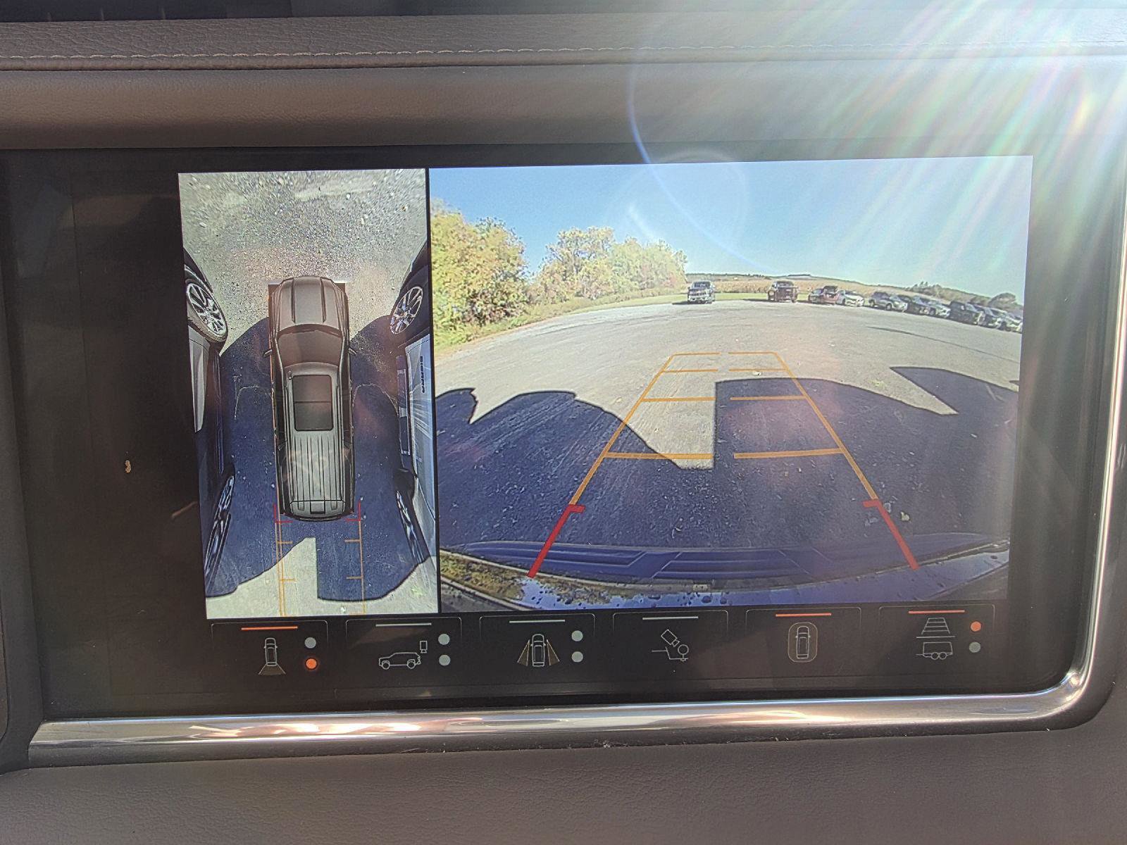 Used 2023 GMC Yukon Denali w/ Advanced Technology Package image 18