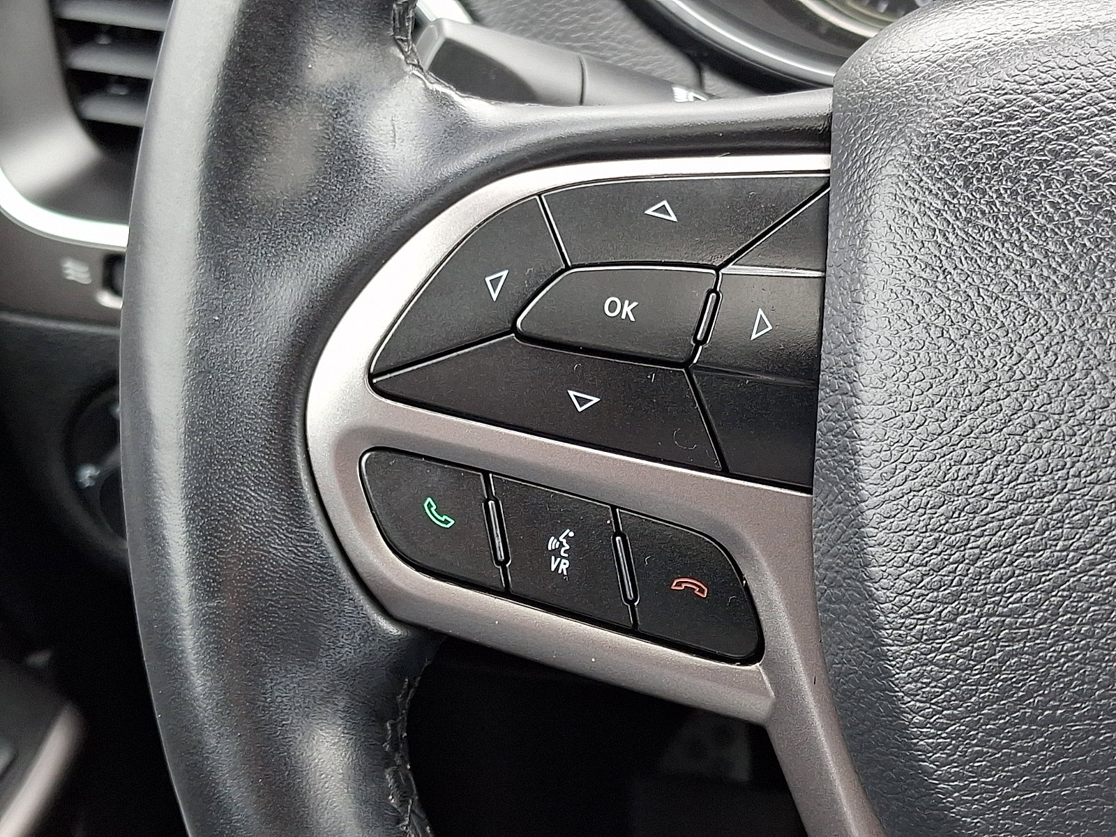 Used 2020 Jeep Cherokee Latitude Lux w/ Comfort/Convenience Group image 23