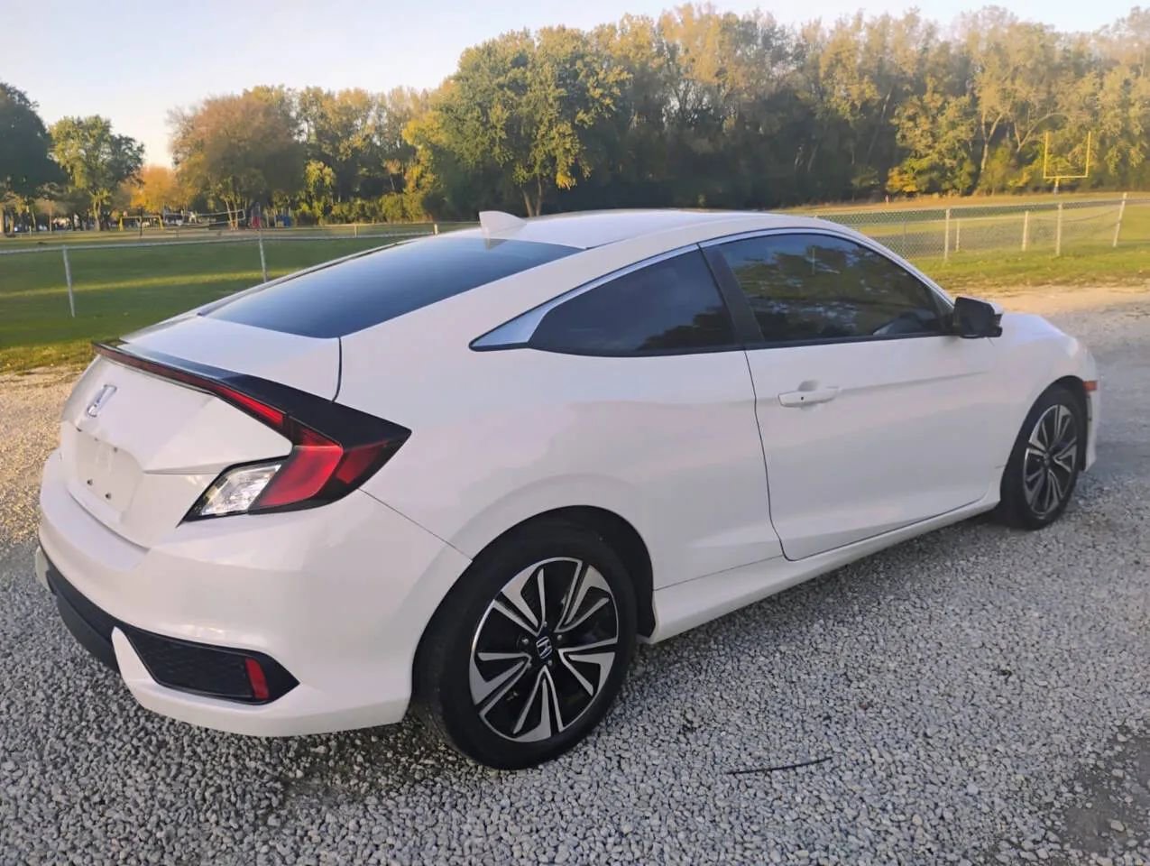 Used 2018 Honda Civic EX-T image 4