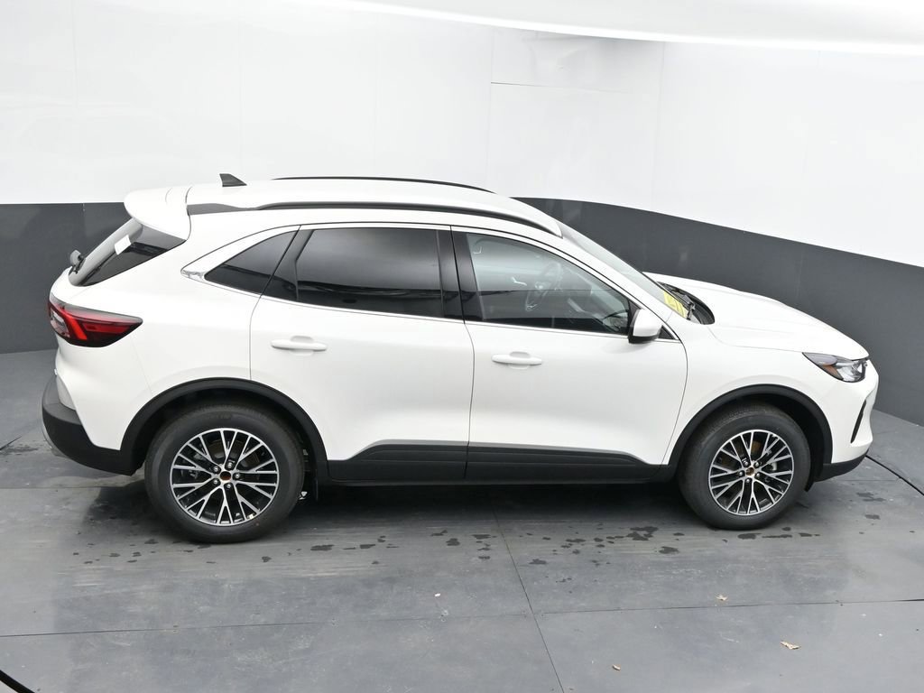 New 2026 Ford Escape SE w/ Class II Trailer Tow Package image 43