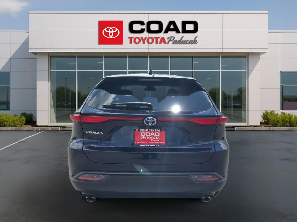 Used 2024 Toyota Venza LE AWD/4WD image 4