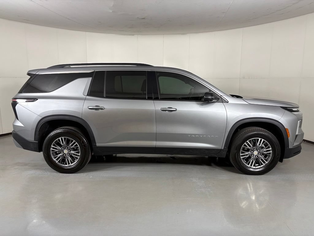 Certified 2026 Chevrolet Traverse LT w/ Driver Confidence Package FWD image 11