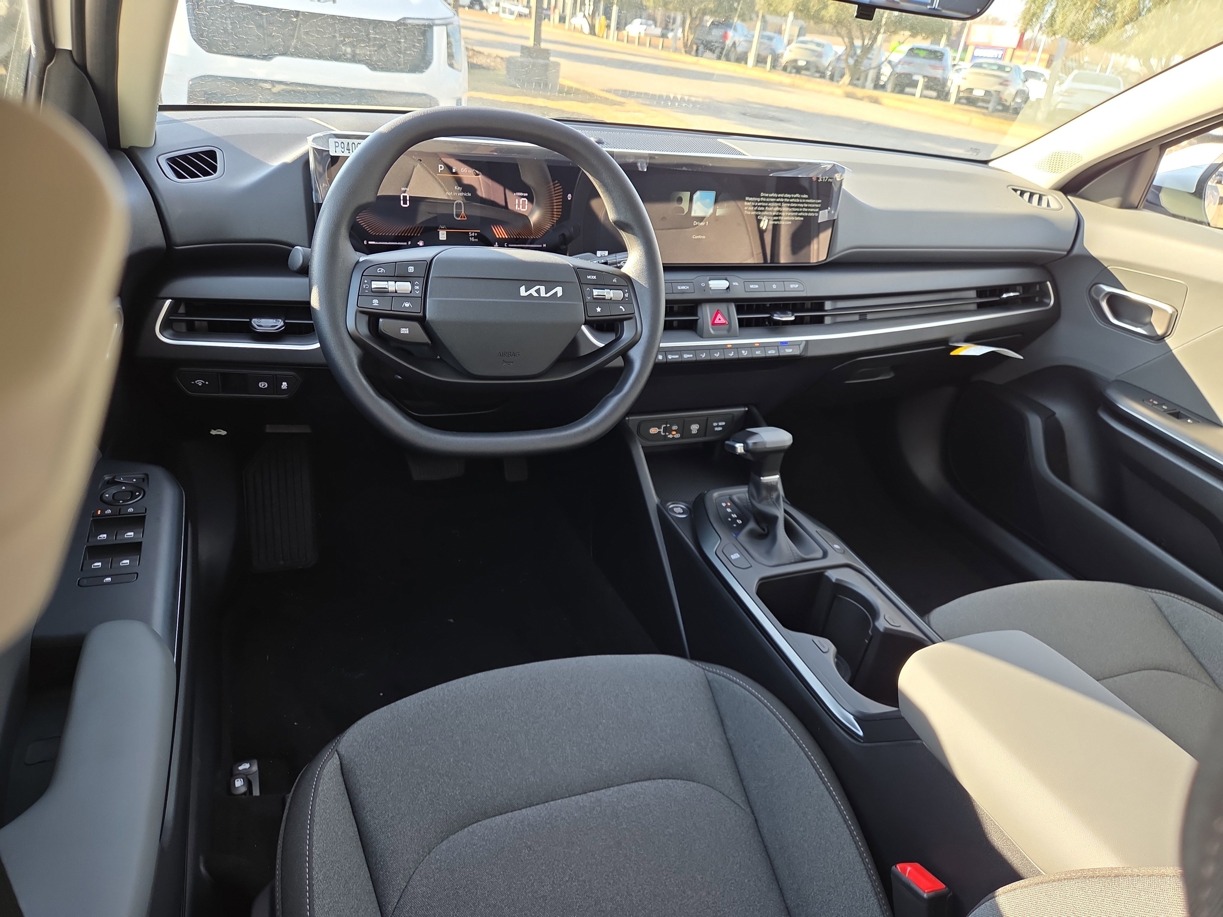 New 2025 Kia K4 LXS image 7