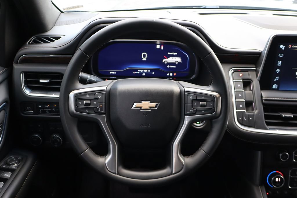 Used 2023 Chevrolet Suburban Premier image 19