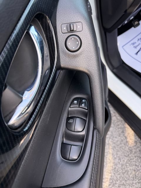 Used 2017 Nissan Rogue SL w/ SL Premium Package FWD image 9