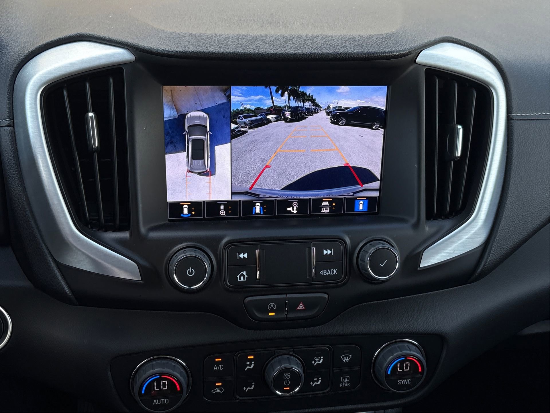 Used 2022 GMC Terrain SLT w/ Infotainment Package II image 25