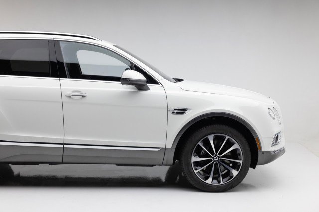 Used 2017 Bentley Bentayga image 23