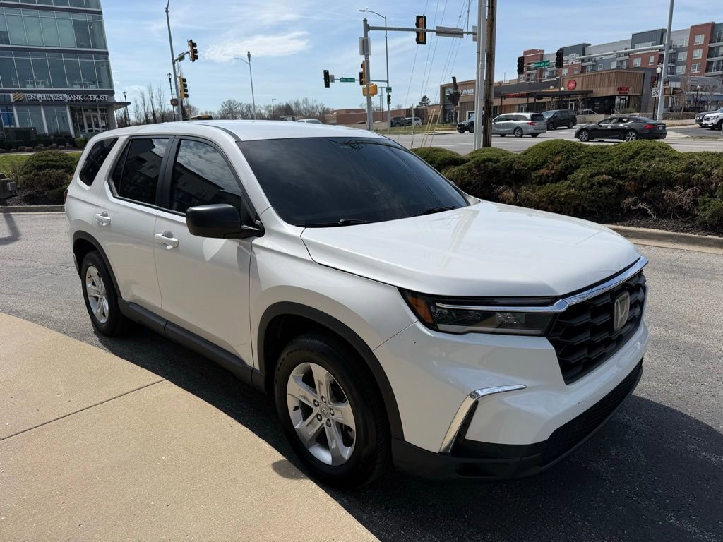 Used 2023 Honda Pilot LX image 3