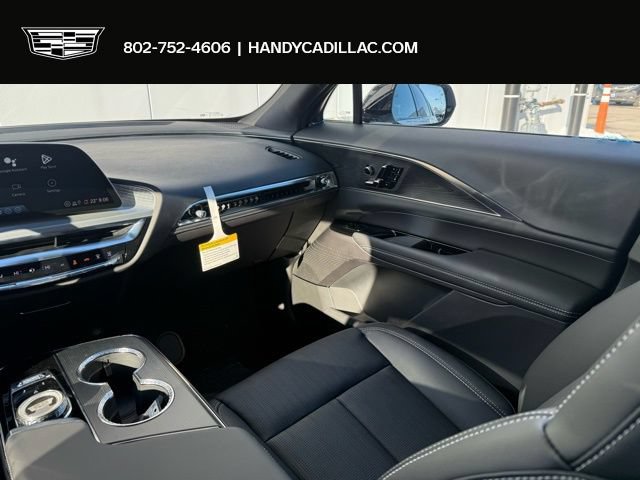 New 2026 Cadillac Lyriq Luxury w/ LPO, Floor Liner Package AWD/4WD image 28
