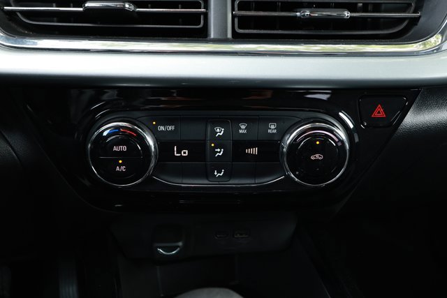 Used 2025 Chevrolet Trax LT FWD image 18