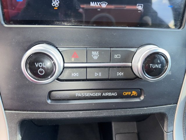 Used 2021 Ford Edge SE image 18