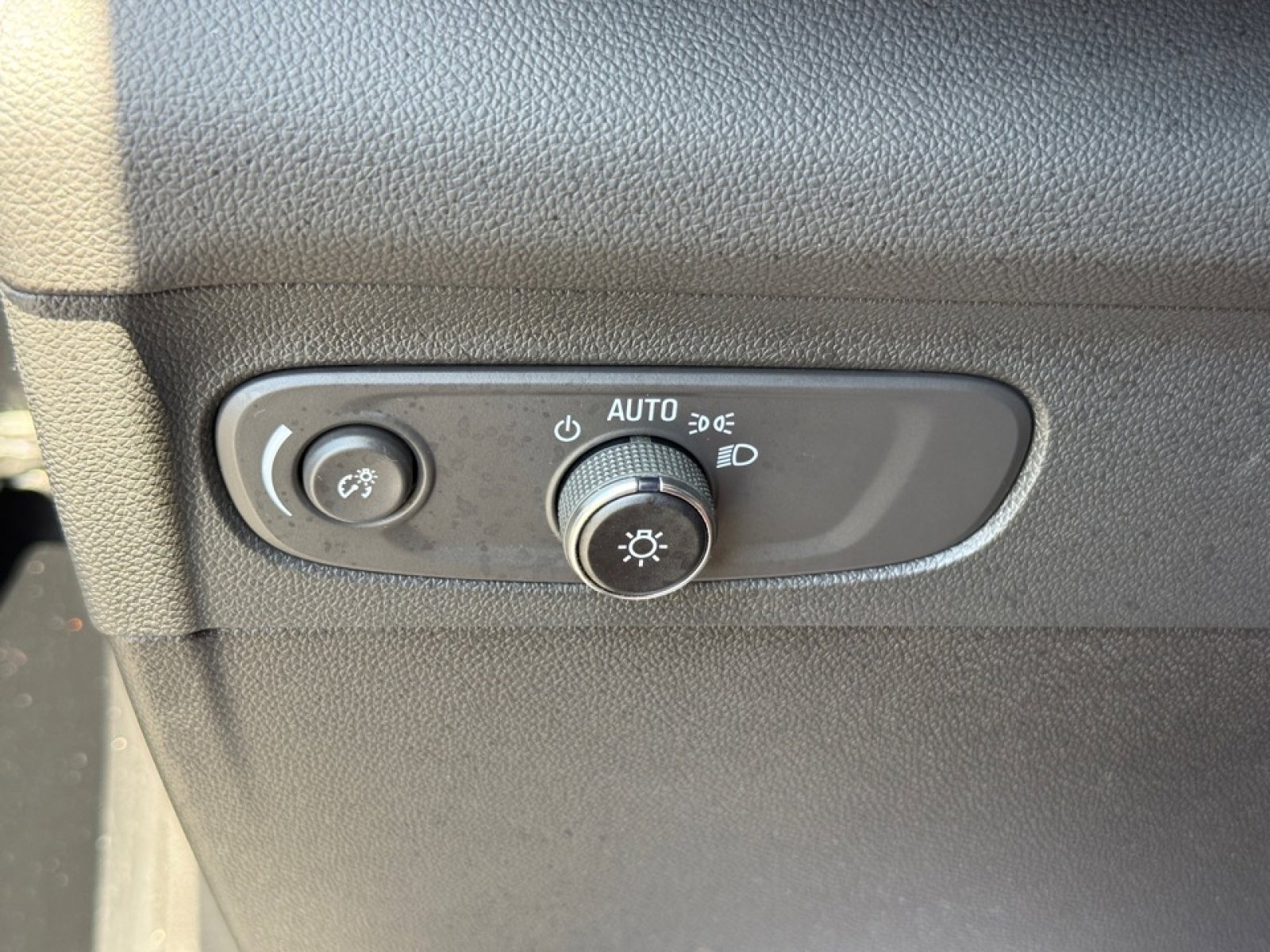 Used 2023 Buick Envision Preferred AWD/4WD image 33