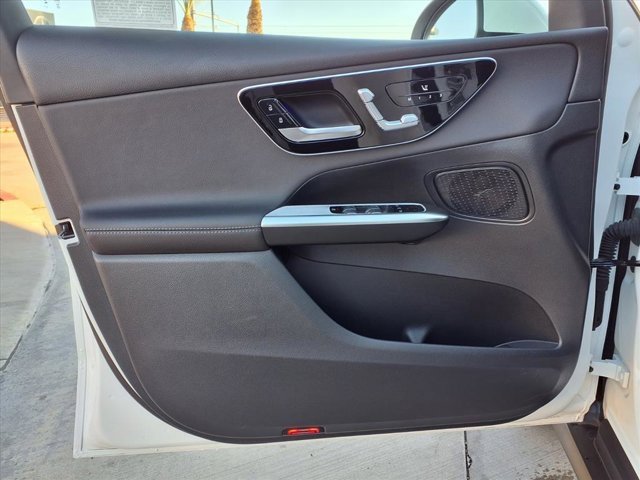 Used 2025 Mercedes-Benz GLC 300 image 13