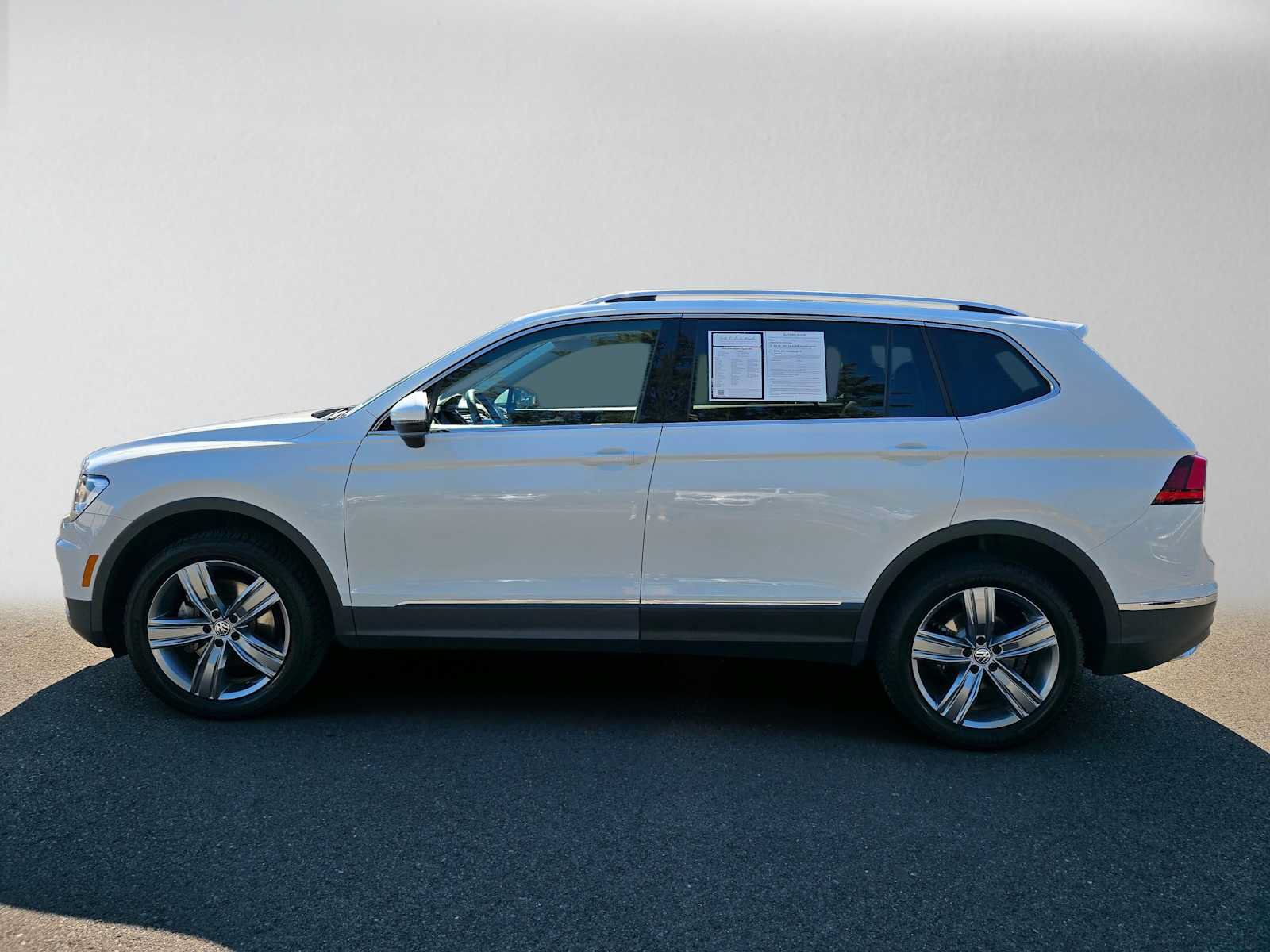 Used 2020 Volkswagen Tiguan SEL AWD/4WD image 6