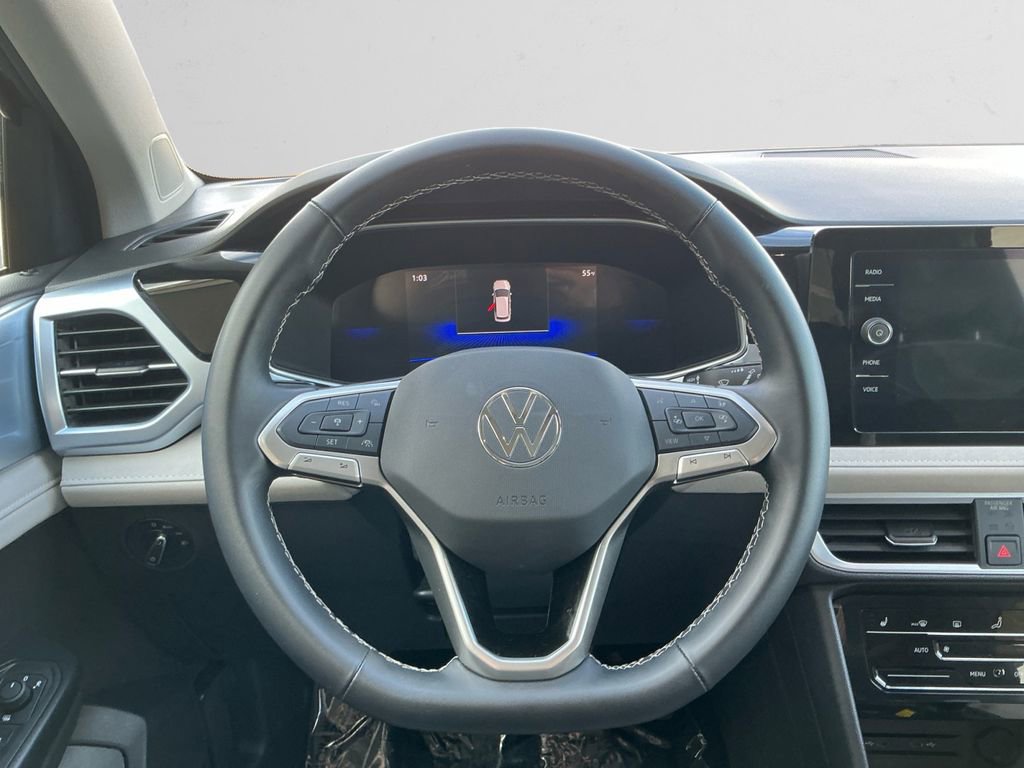 Used 2025 Volkswagen Taos SE w/ Panoramic Sunroof Package image 12