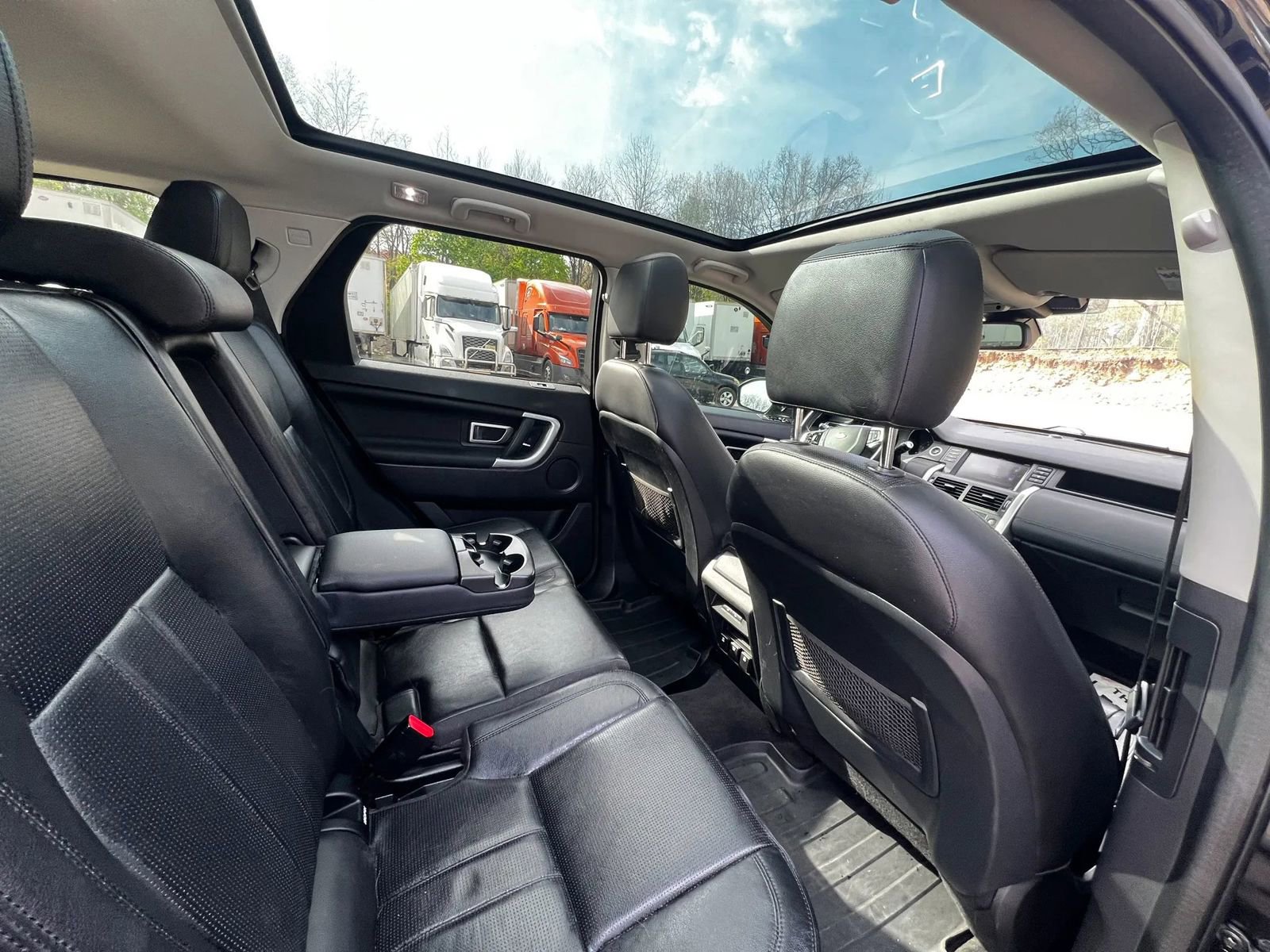 Used 2017 Land Rover Discovery Sport HSE AWD/4WD image 12
