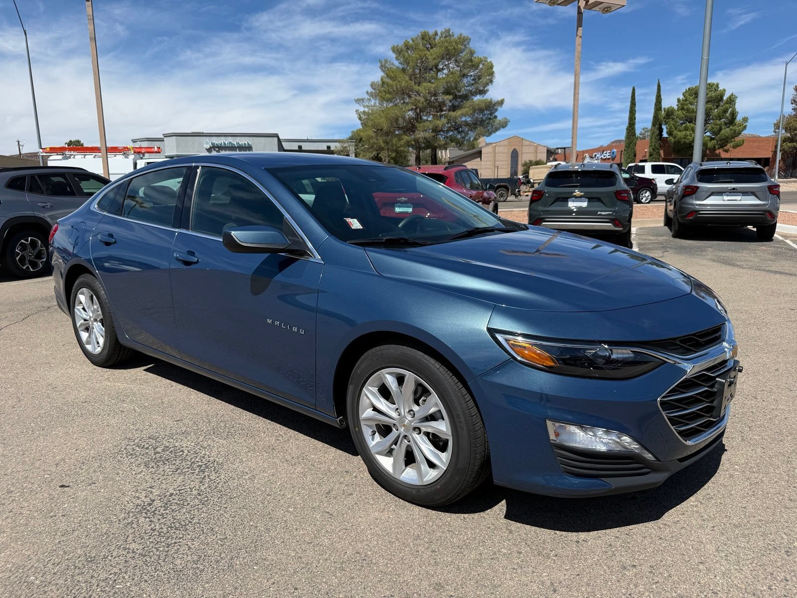 Used 2024 Chevrolet Malibu LT FWD image 3