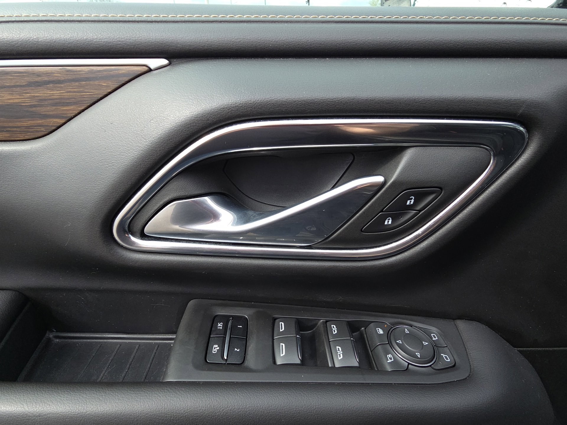 Used 2023 Chevrolet Suburban Premier image 13