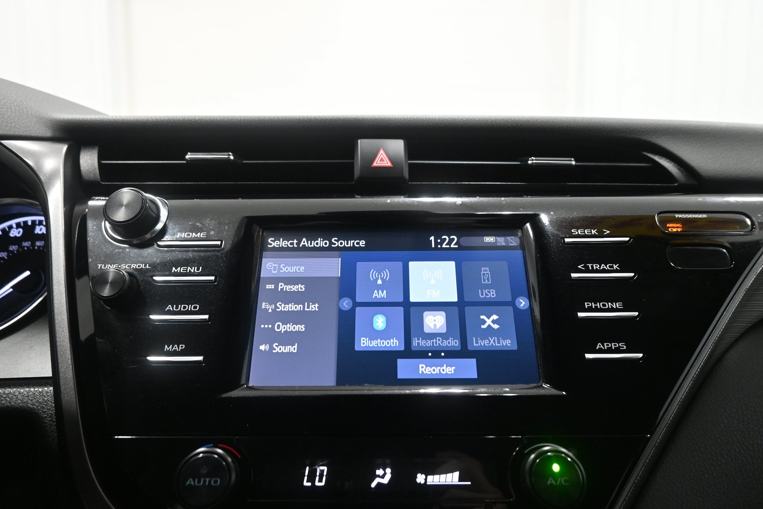 Used 2019 Toyota Camry SE FWD image 15