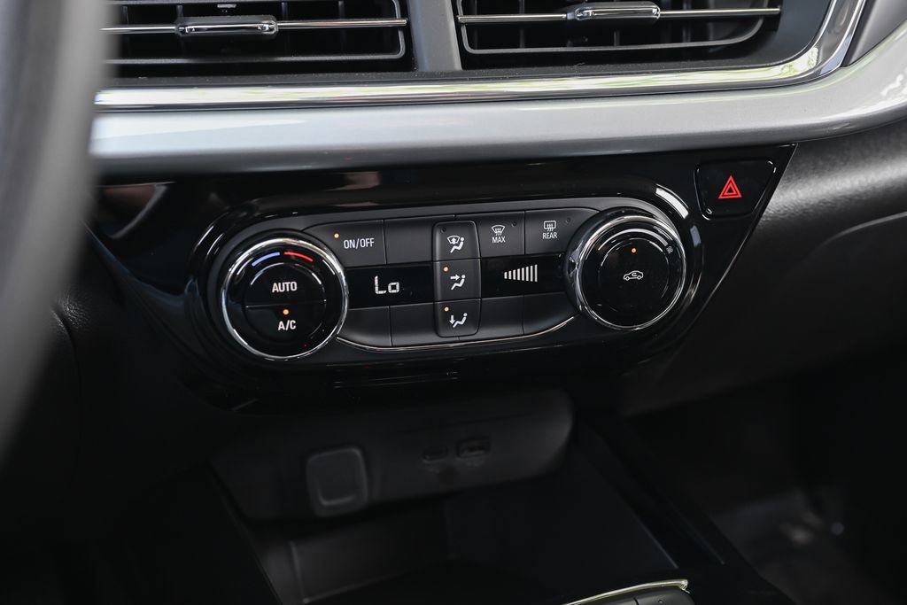 New 2026 Chevrolet Trax LT w/ LPO, Blackout Package FWD image 25