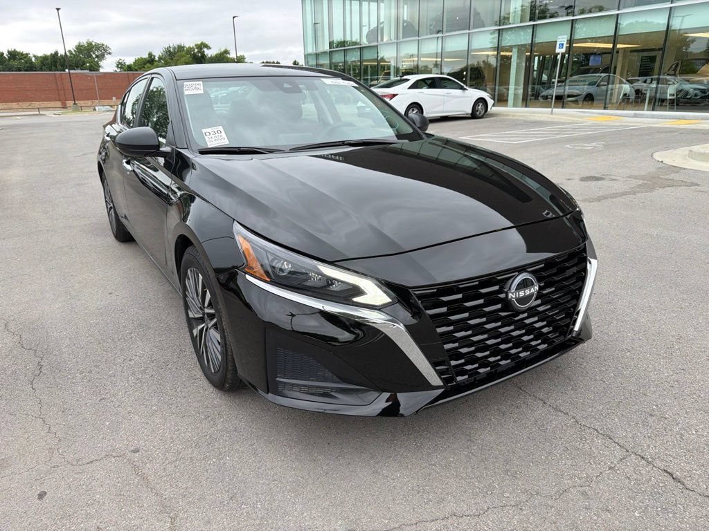 Used 2025 Nissan Altima 2.5 SV FWD image 1