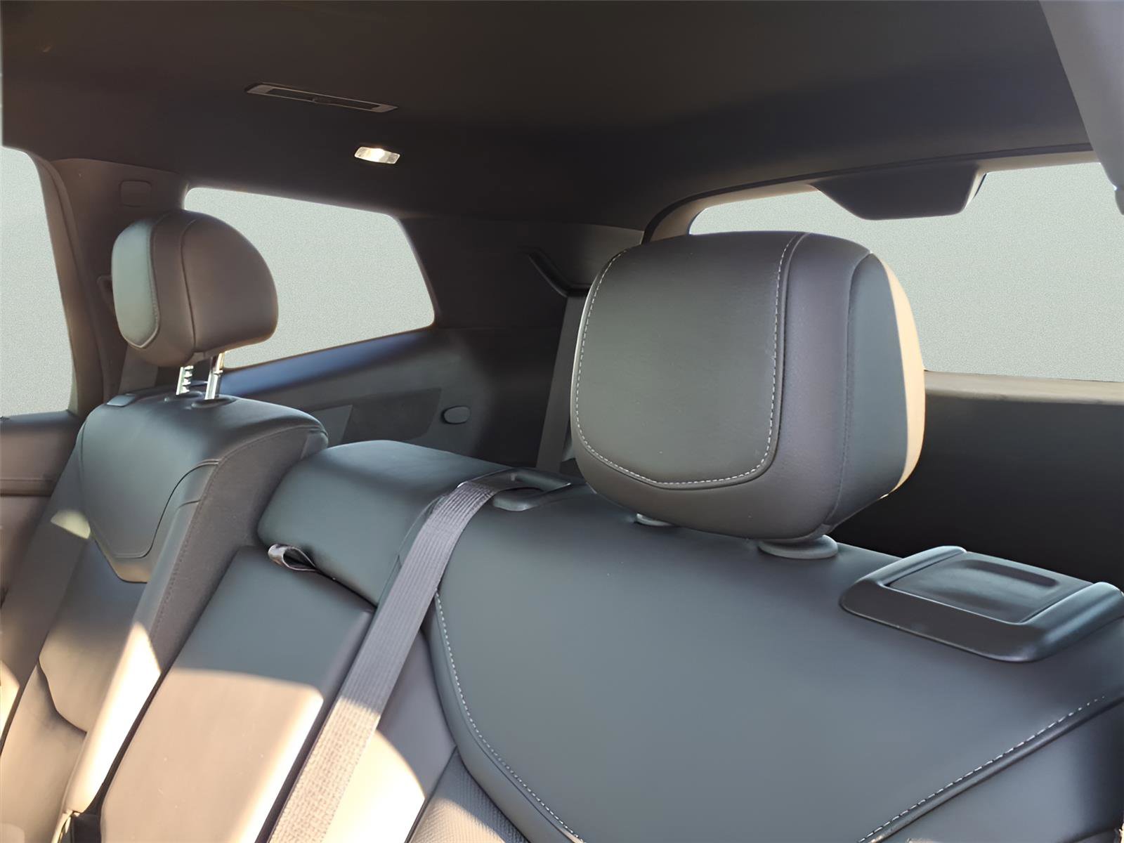 Used 2023 Cadillac XT6 Premium Luxury image 12