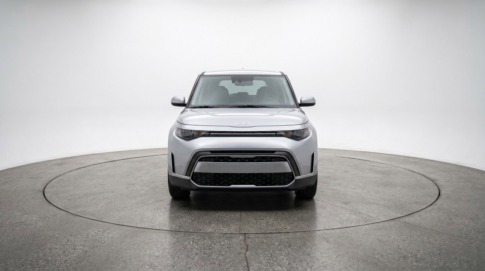 Used 2025 Kia Soul LX w/ LX Technology Package FWD image 2