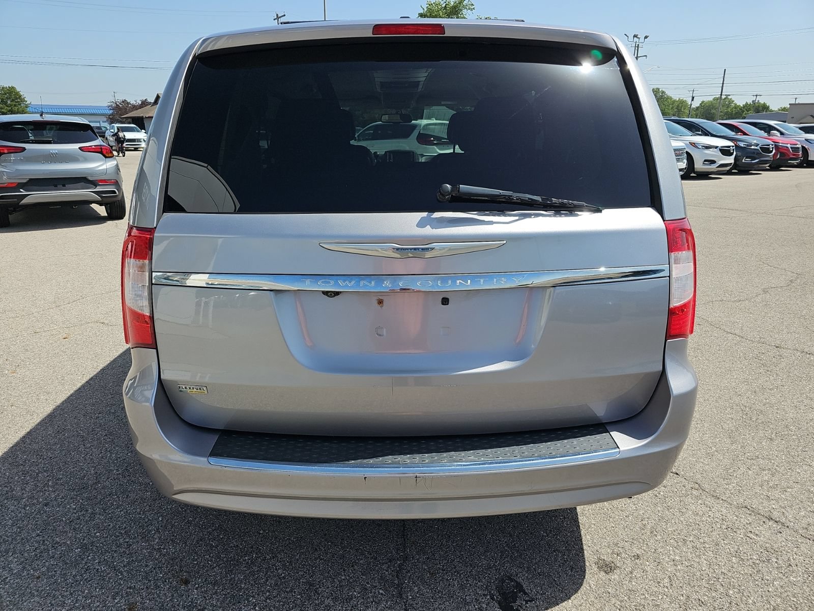 Used 2014 Chrysler Town & Country Touring FWD image 7