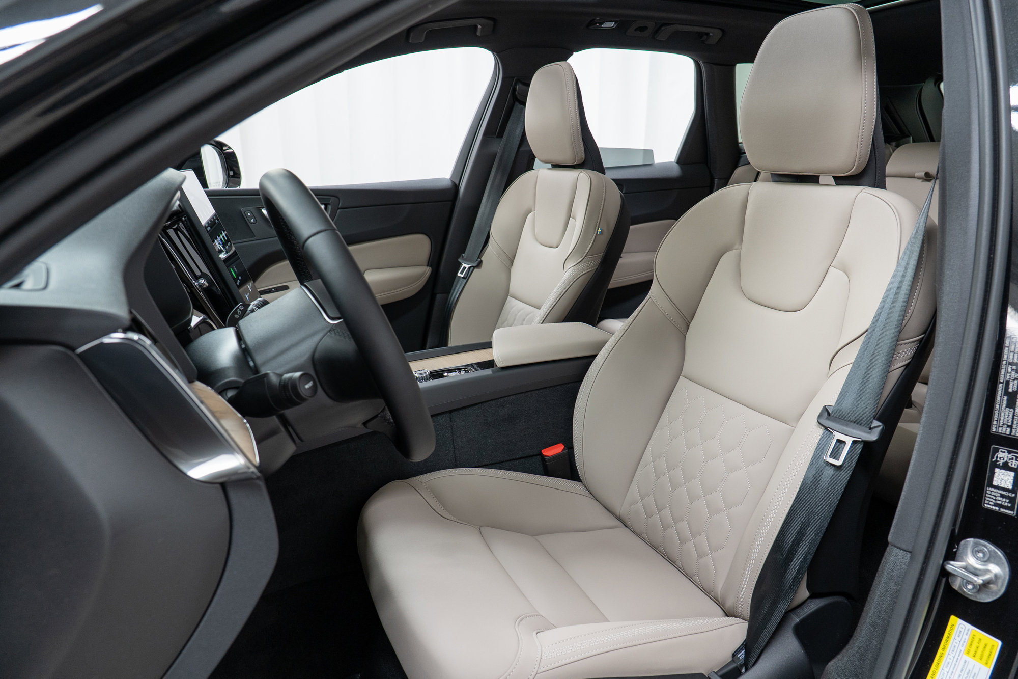 New 2026 Volvo XC60 T8 Plus w/ Protection Package Premier image 13