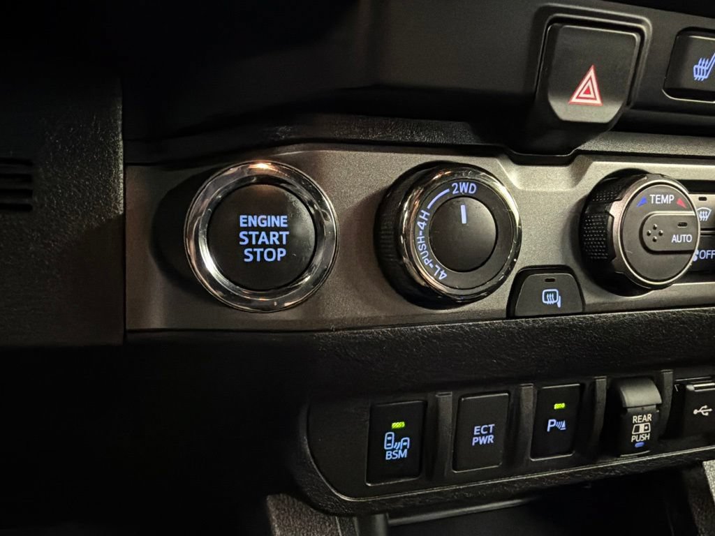 Used 2022 Toyota Tacoma TRD Off-Road w/ TRD Premium Off Road Package AWD/4WD image 19