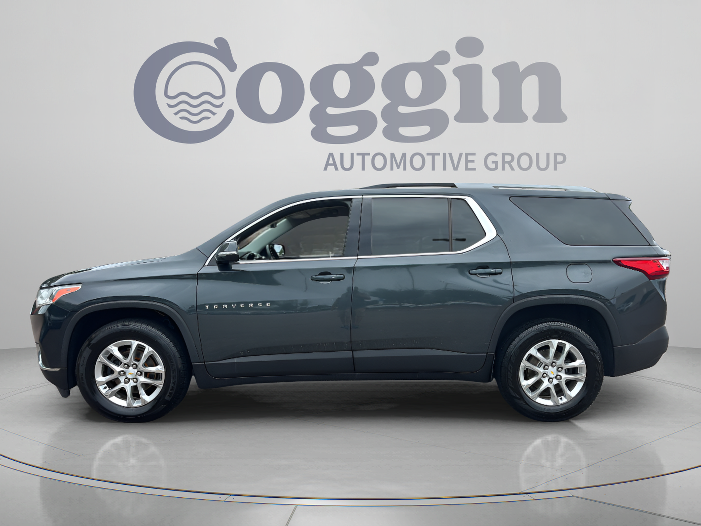 Used 2018 Chevrolet Traverse LT FWD image 2