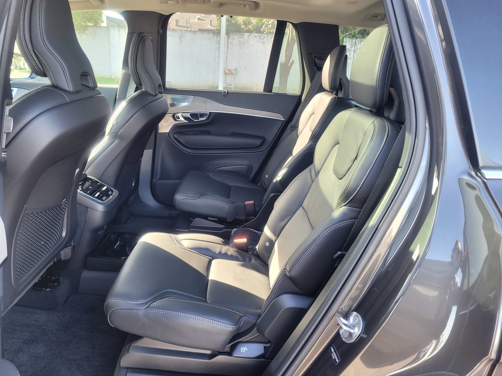 Certified 2025 Volvo XC90 B6 Ultra w/ Protection Package Premier image 11