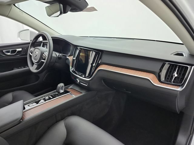 Certified 2025 Volvo V60 B5 Cross Country Plus AWD/4WD image 13