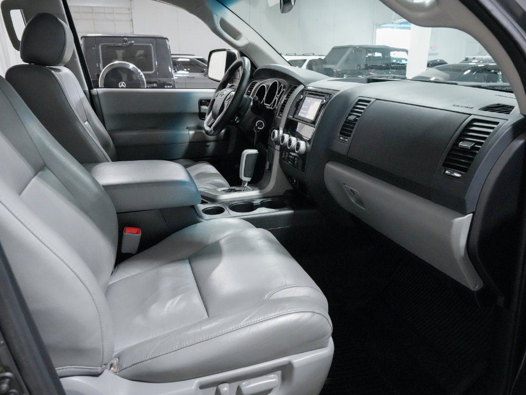 Used 2017 Toyota Sequoia Limited w/ Safety & Convenience Package AWD/4WD image 24