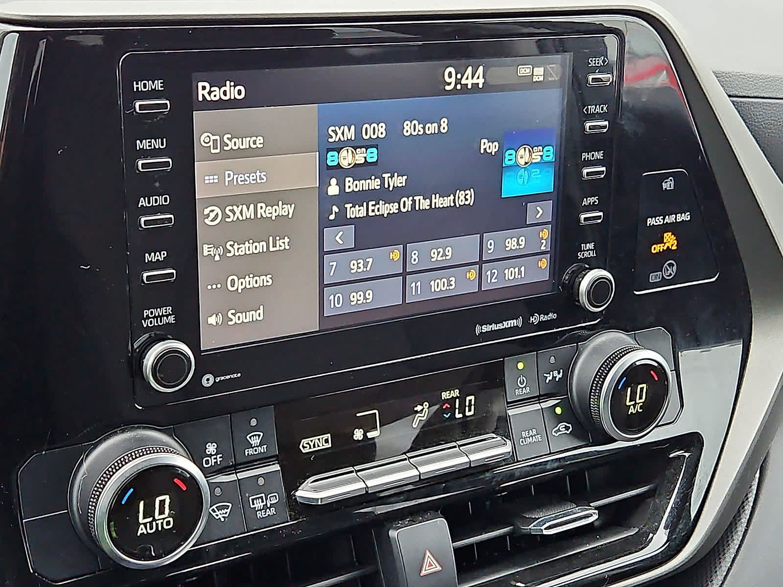 Used 2021 Toyota Highlander LE AWD/4WD image 19