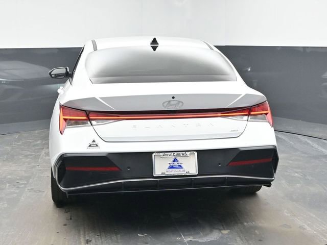 Used 2024 Hyundai Elantra Limited image 7