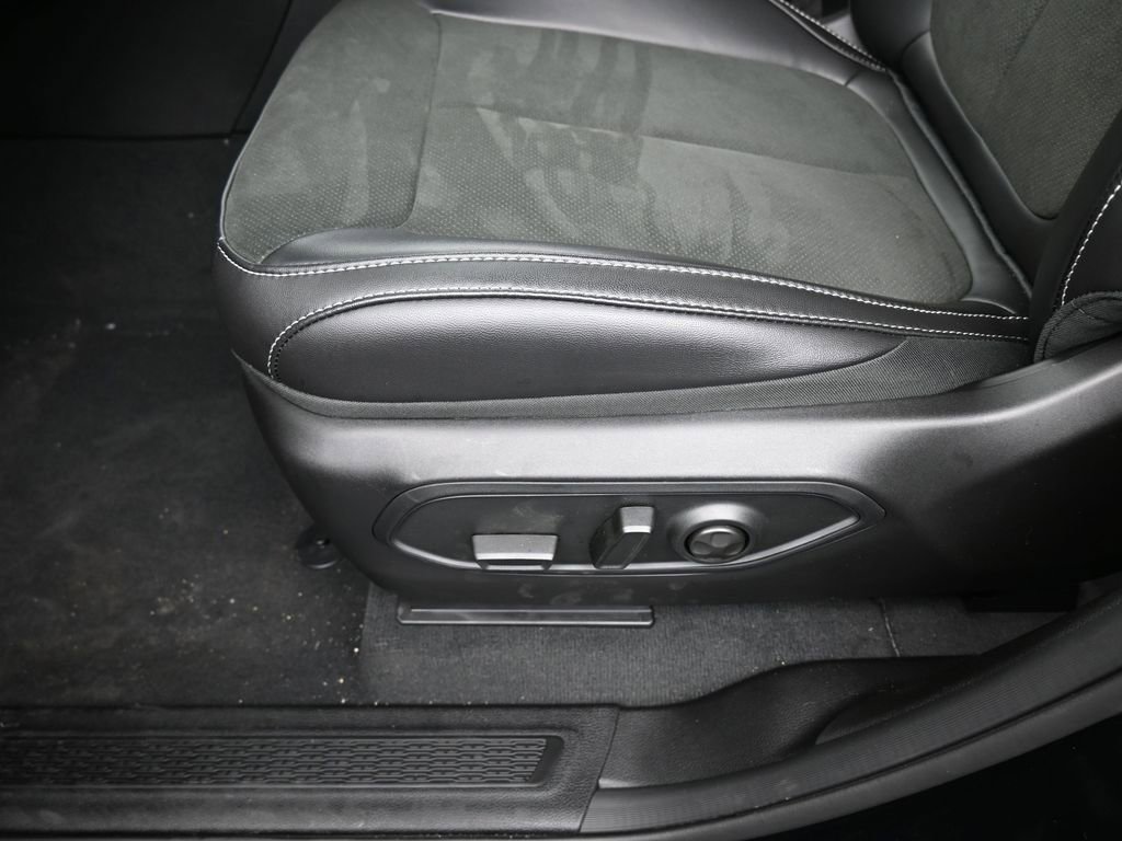 New 2026 Jeep Grand Cherokee Altitude RWD image 14