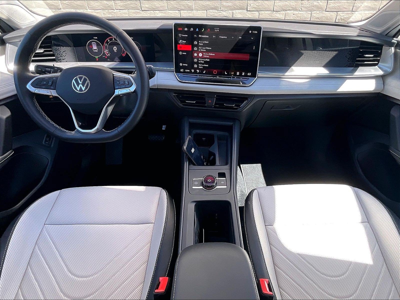 Certified 2025 Volkswagen Tiguan SE AWD/4WD image 14