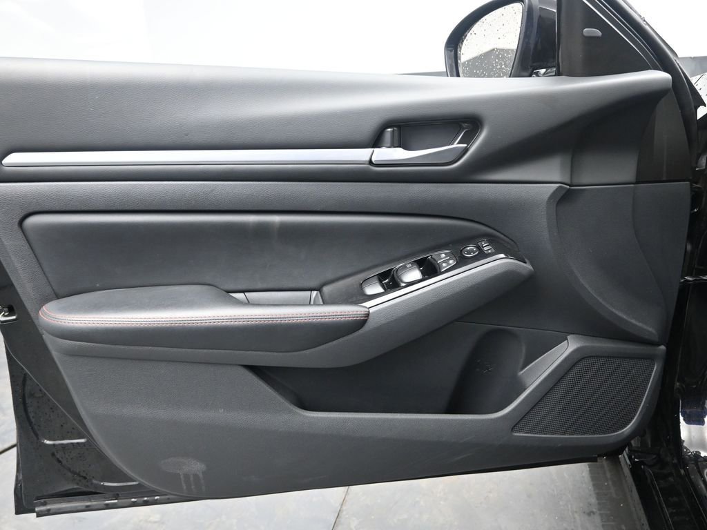 Used 2025 Nissan Altima 2.5 SR image 27