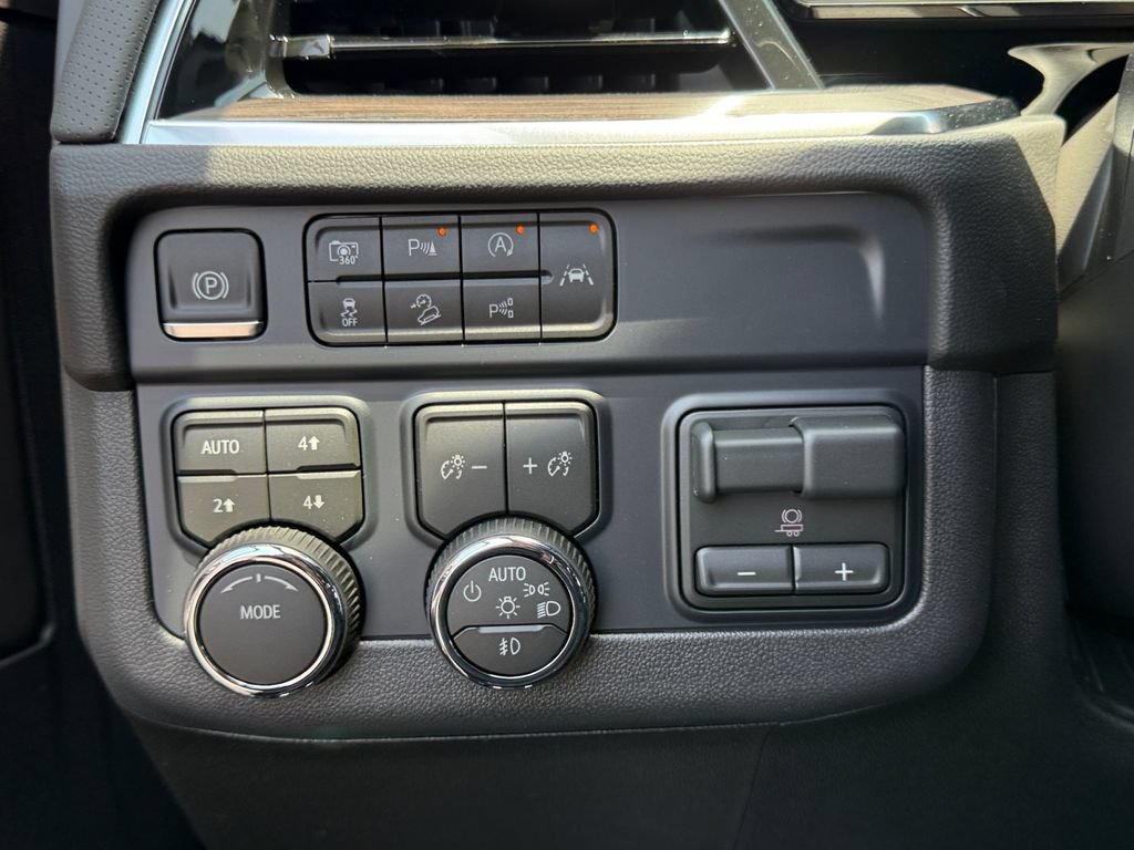 New 2026 Chevrolet Suburban Premier w/ Sun And Tow Package AWD/4WD image 22