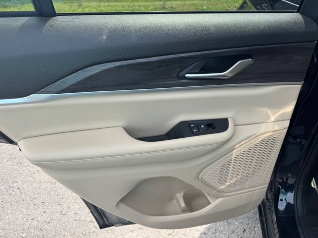 Certified 2023 Jeep Grand Cherokee Limited AWD/4WD image 19