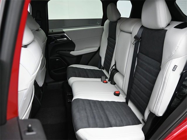 New 2025 Mitsubishi Outlander SE image 10