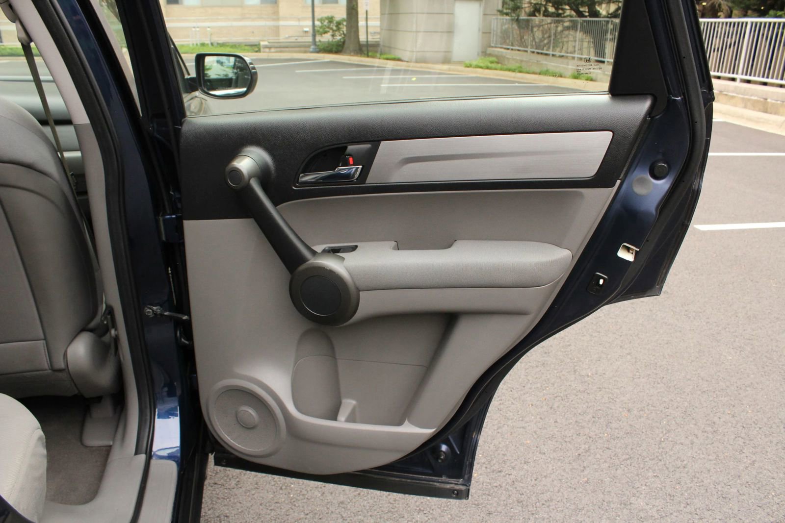 Used 2011 Honda CR-V LX image 27