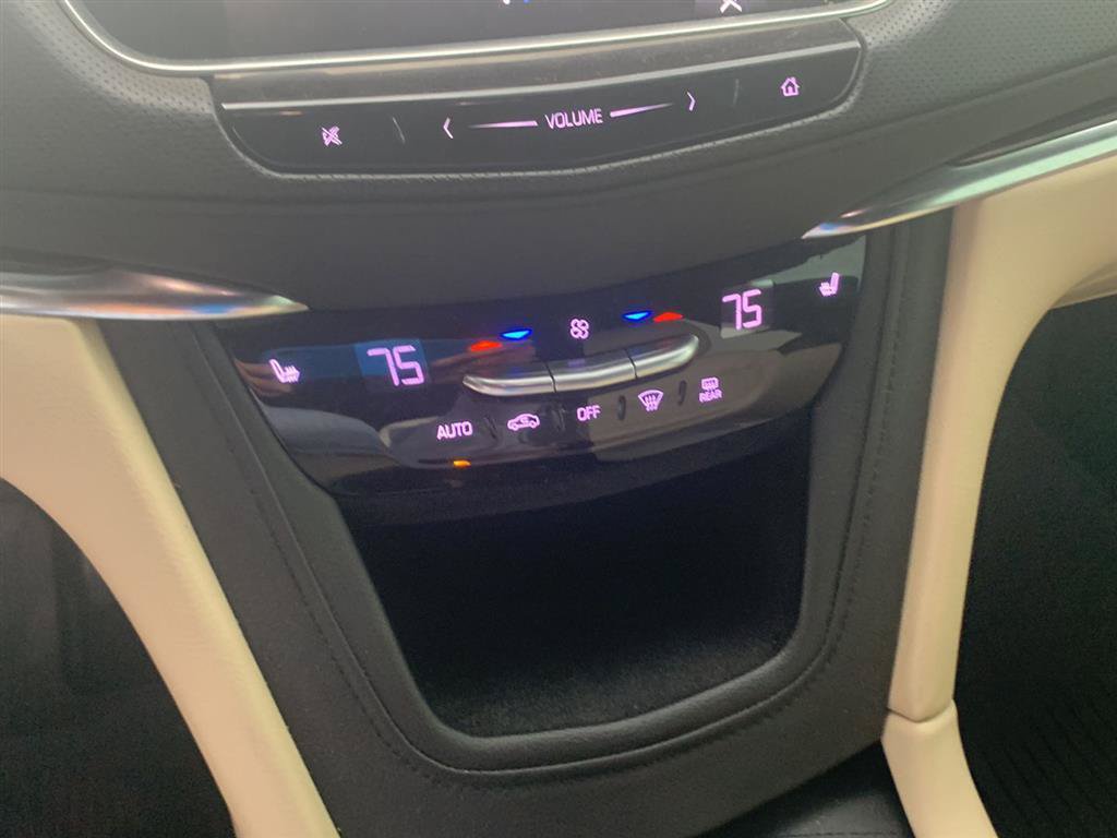 Used 2018 Cadillac XT5 Luxury w/ Driver Awareness Package AWD/4WD image 17