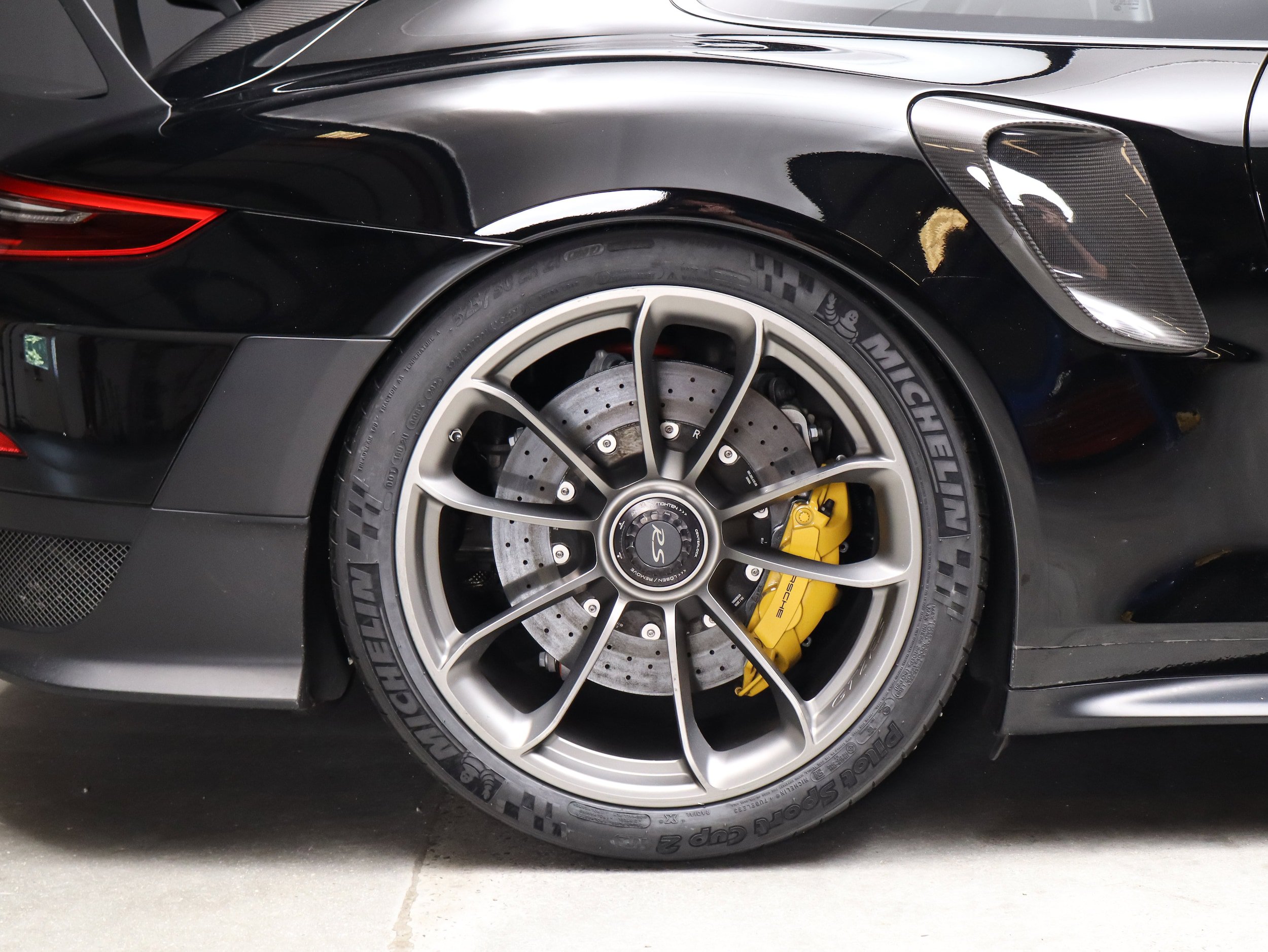 Certified 2018 Porsche 911 GT2 RS RWD image 22